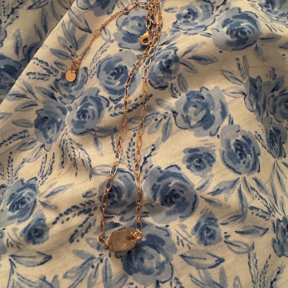 Elegant Gold Necklace with Stone Pendant